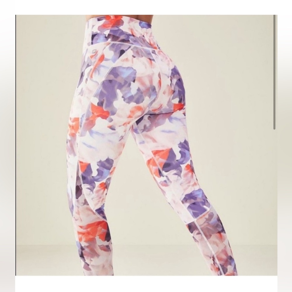 SET Fabletics Maeve Reversible Sports Bra/leggings DUSTY ROSE/DAYDREAM/TANGERINE - Picture 10 of 12